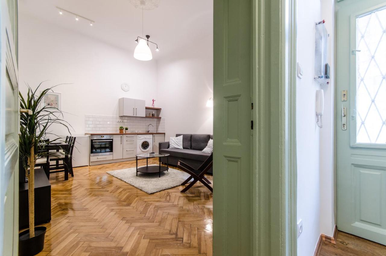 B63 2 Bedroom In Heart Of Apartment